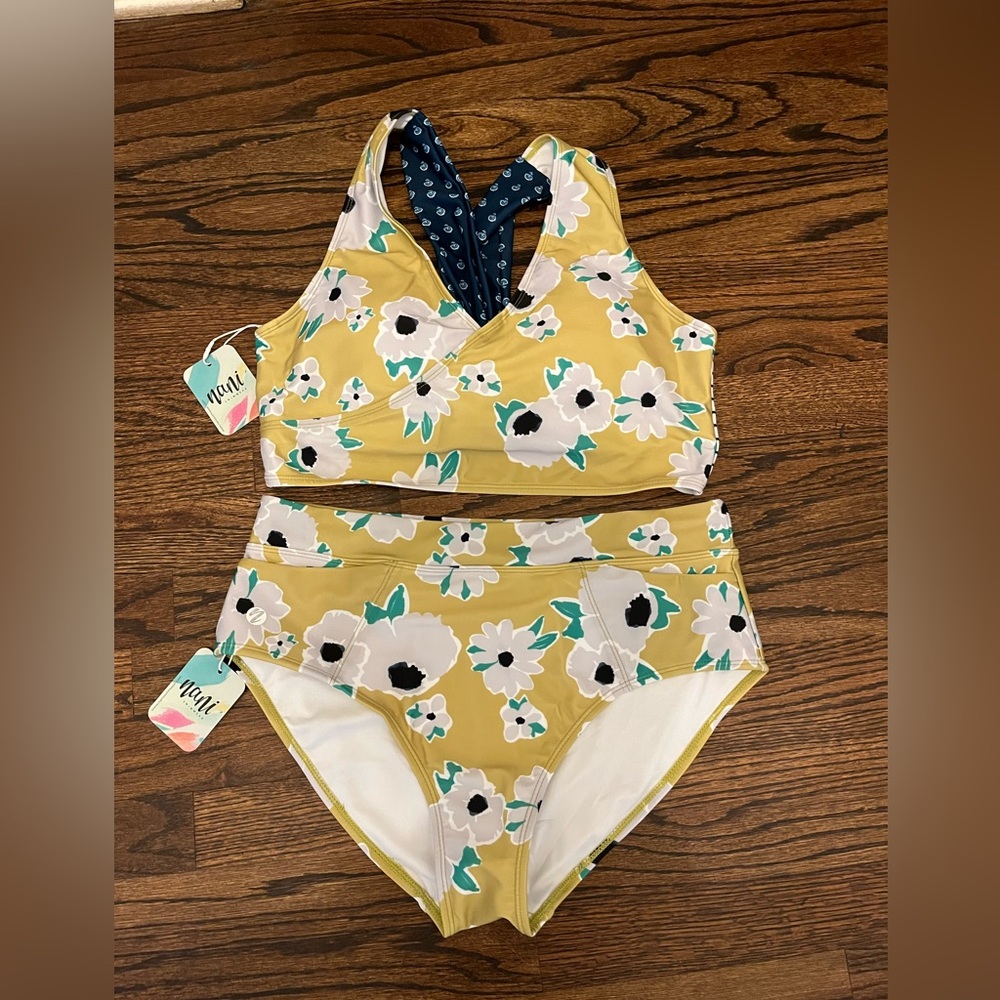 Nani Mara Set: Switch V Crop and Pocket Bottom